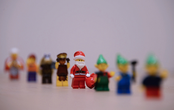 8th grade student image of Lego figurines using aperture manipulation to express a shallow depth-of-field