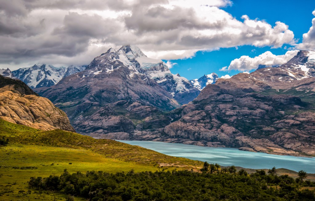 Example of an image that has a large depth of field. El Calafate © Anita Sagastegui